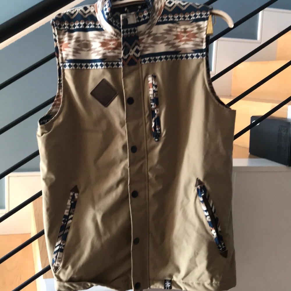 SAGA VEST
